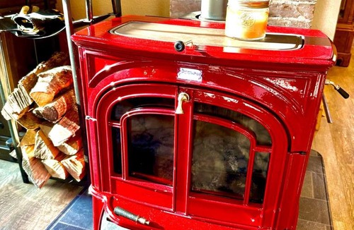 Port Washington Apartment | Be Still & Know, Fireplace, Firetable, Walk to Port