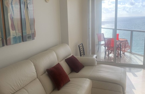 Sunny Isles Beach Condo | Beachfront Luxurious Paradise - LaPerla - Direct Ocean View in Sunny Isles