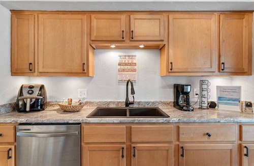 Sheboygan Condo | Beachside Condo Downtown with Lake Michigan Views