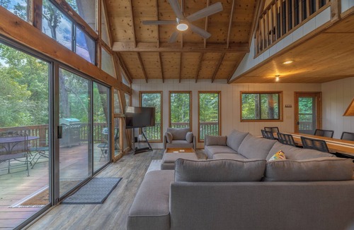 Innsbrook Ski Chalet | Bear Hug Hideaway by Innsbrook Vacations!