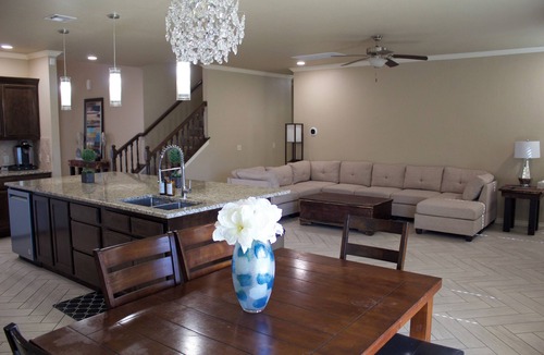 Yukon House | Beautiful 4-bed 2.5 bath house with Office and Den in Surrey Hills Yukon, OK