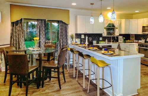 South Baton Rouge House | Beautiful botanical 4-bedroom 2 bath house in peaceful Baton Rouge neighborhood