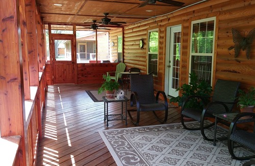 Mountain View Cabin | Beautiful cabin style home backing up on the White River!