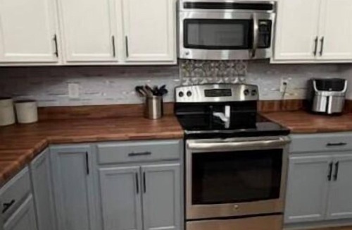 Clarksville House | Beautiful, Cozy and Airy Retreat with Lots of Character - NO CLEANING FEE