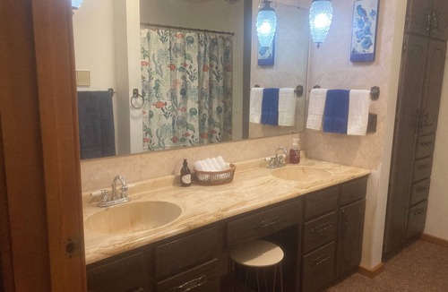 Janesville House | Beautiful home, huge kitchen, strong Wi-Fi , lots of room, plenty of parking