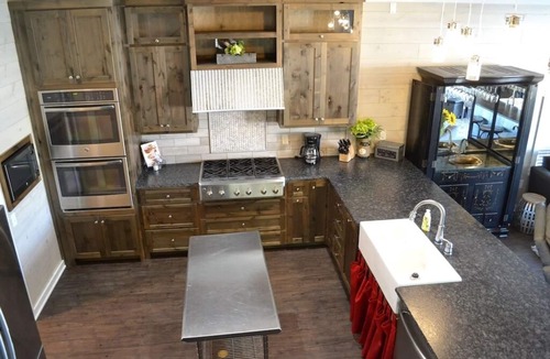 Piney House | Beautiful Home Right On Lake Hamilton! HOT TUB! Covered Boat Slip! Waterfall!