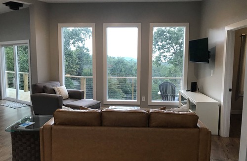 Stewart House | Beautiful KY Lake View + Nature, Family friendly, Hot Tub