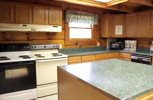 Dandridge Cabin | Beautiful Lodge for groups/families, short walk from Douglas Lake.