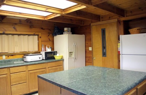 Dandridge Cabin | Beautiful Lodge for groups/families, short walk from Douglas Lake.
