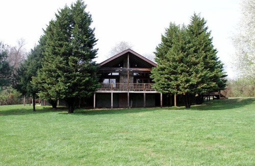 Dandridge Cabin | Beautiful Lodge for groups/families, short walk from Douglas Lake.