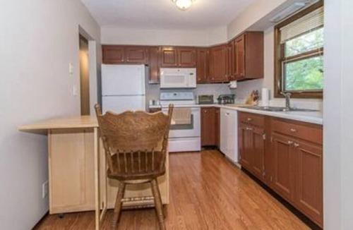 Cedar Rapids House | Beautiful Split-level home NE Cedar Rapids