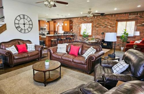 Lowell House | Beaver Lake Hideaway