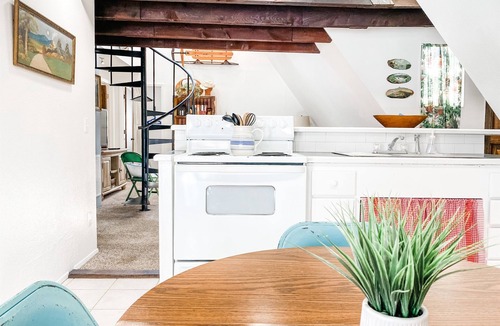Beaver Shores House | Beaver Lake Summer Getaway +Hot Tub+Pool+Fenced
