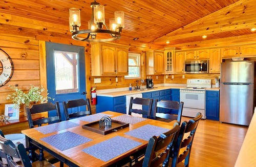 Byrdstown Cabin | Best Sunset Views Near East Port Marina | Firepit & Boat Trailer Parking