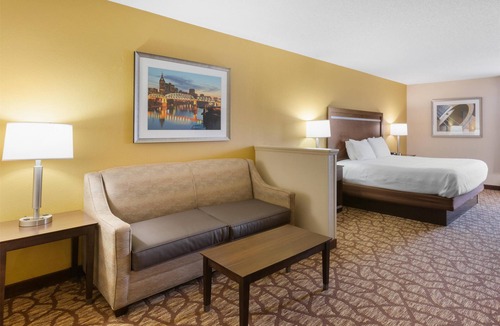 Nashville Hotel | Best Western Plus Belle Meade Inn & Suites