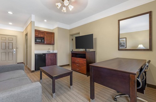 Greenville Hotel | Best Western Plus Monica Royale Inn & Suites