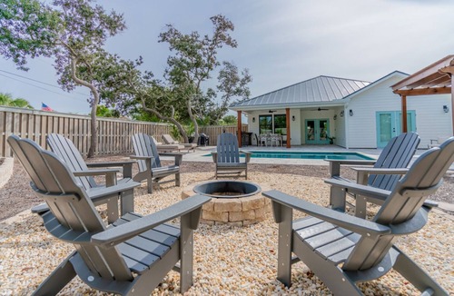 Bid-a-wee Beach House | Bid A Wee Bungalow| Outdoor living| Private heatable Pool & 2 blocks to private beach| EV Charging