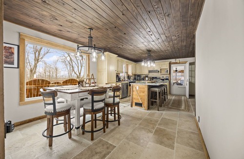 Byrdstown House | Bigfoots Lodge by the Lake - Dale Hollow Cabin with Sauna, Fire Pit, and Game Room