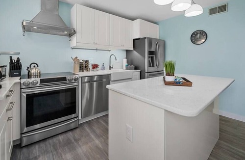 St. Louis House | Blair's Big Field House - Long Stays Welcome
