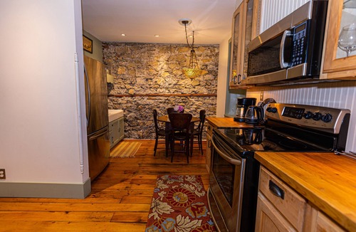 Alma House | Blue Door Inn- Entire Building