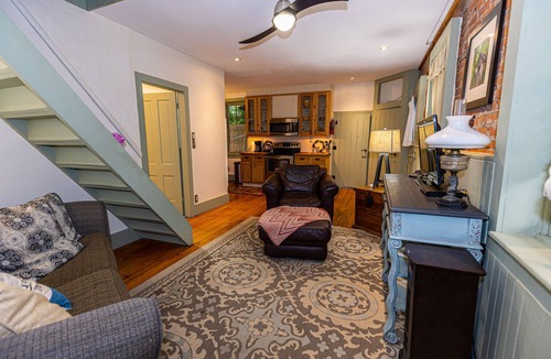 Alma House | Blue Door Inn- Entire Building