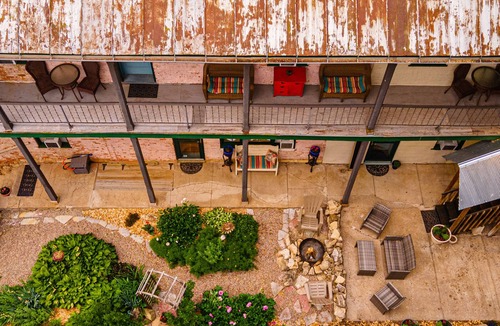 Alma Apartment | Blue Door Inn- Suite Three