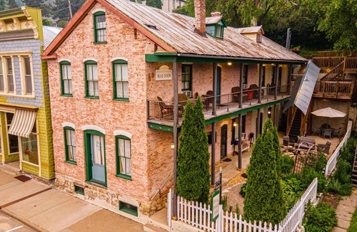 Alma Apartment | Blue Door Inn- Suite Two