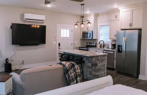Bowling Green Apartment | Blue Nest: Your Modern Downtown Perch - Downtown BG