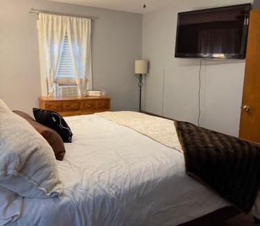 Athens Apartment | Bluebonnet apartment Athens tx king size bed 2 min from courthouse