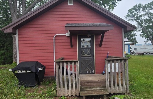 Cornell Cabin | Bob’s and Ella’s Cozy Cabin — Charming Retreat for 6 with Fire Ring & Picnic Spot