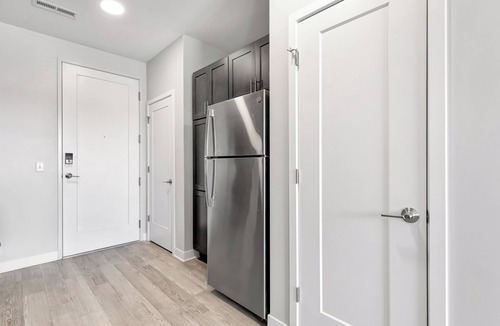 St. Peters Apartment | Bold 1316 I Studio I Free Parking I Pool I Gym