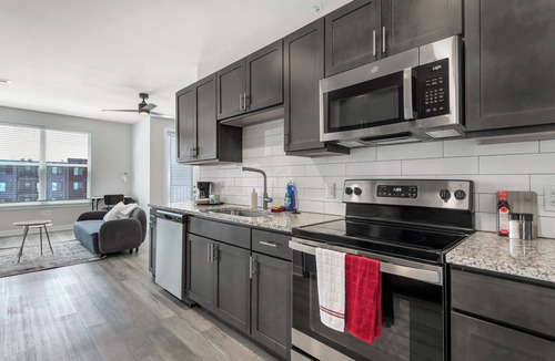 St. Peters Apartment | Bold 1316 I Studio I Free Parking I Pool I Gym