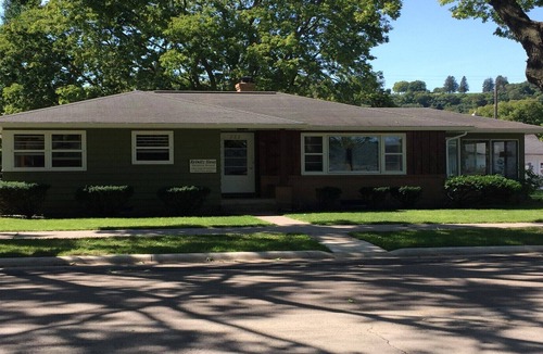 Guttenberg House | Book now for a peaceful river view vacation! Walking distance to downtown.