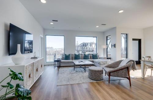 North Capitol House | Boutique Condo on Nashville Riverfront- Park Free