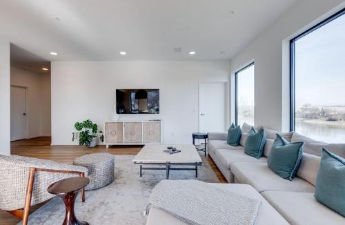 North Capitol House | Boutique Condo on Nashville Riverfront- Park Free
