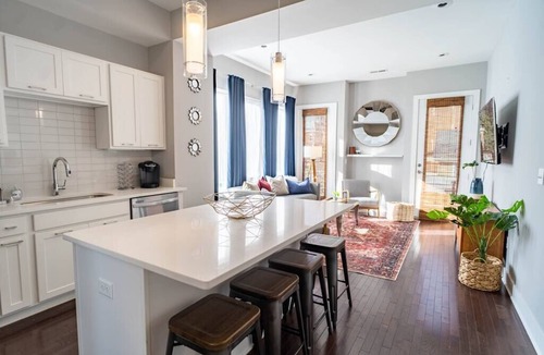 Chestnut Hill House | Boutique Hideaway near the Gulch, 12th South, WeHo, Downtown - All Right at Your Doorstep!