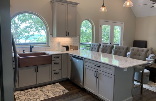 Garfield Ski Chalet | Brand new chalet (cabin) on Beaver Lake in the Ozark Mountains!.
