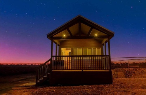 Valle Cabin | Brand-New Luxury Tiny Home Retreat with Loft & Stargazing Deck in Williams, Arizona