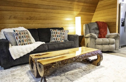 Jones Mills Cabin | Brand New! The Fox Hill Cabin: Country Views near Hot Springs