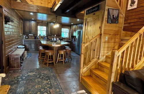 Spooner Cabin | Brand NEW White Pine Lake Retreat Log Cabin Private Lake, Dock, Kayaks, Firepit