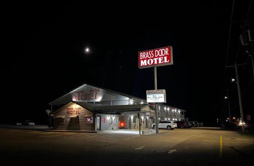 Gassville Hotel | Brass Door Motel