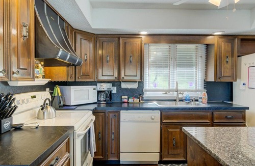 Ashley Oaks House | Breathtaking Lake View w/Pool Nearby!- Knoxville/Oak Ridge