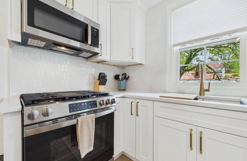 Edwardsville House | Brick B&B - 3Bed 2Full Bath! Downtown Edwardsville
