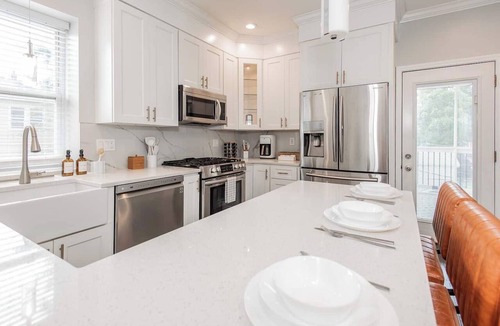 Downtown St. Louis Apartment | Bright 2BD near Soulard w/2 king beds, full kitchen & family-friendly touches. Minutes to downtown, stadiums & top STL attractions!