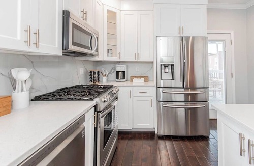Downtown St. Louis Apartment | Bright 2BD near Soulard w/2 king beds, full kitchen & family-friendly touches. Minutes to downtown, stadiums & top STL attractions!