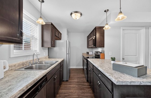 Clarksville Apartment | Bright, Modern 2 bedroom Home Away From Home