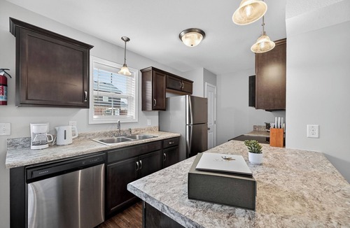 Clarksville Apartment | Bright, Modern 2 bedroom Home Away From Home