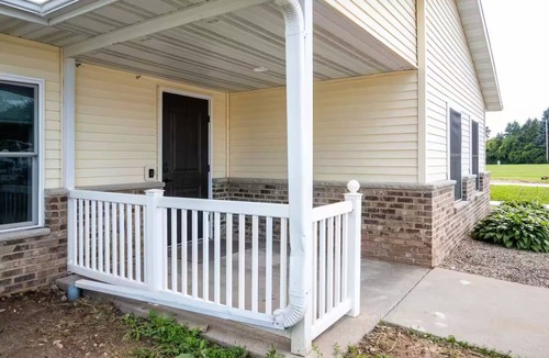 Brillion Apartment | Brillion 2‑Bedroom Suite w/Full Kitchen Near Ariens – Unit #5