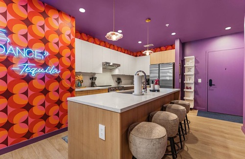 Eighth Avenue Condo | Broadway Bliss ★ Walk to Broadway! ★ 3 Bedroom DT condo ★ Pool, Gym, Fire Pits