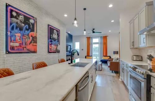 Hadley - Washington House | Broadway in 6 min/1.5 mi - TSU and Meharry convenient